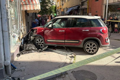 Kendisine çarpan otomobil ile duvar arasında sıkışan Gökçe öldü