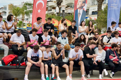 Kuşadası'nda 19 Mayıs coşkusu