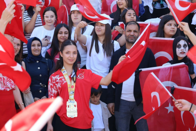 Avrupa Şampiyonu Nehir’e Turgutlu’da coşkulu karşılama