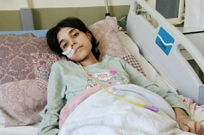Ünzile, ameliyat sonrası protein emilim bozukluğu nedeniyle 18 yaşına 30 kiloyla giriyor