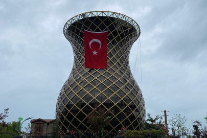 Dev çay bardağında dağcılardan Tür bayraklı 19 Mayıs gösterisi
