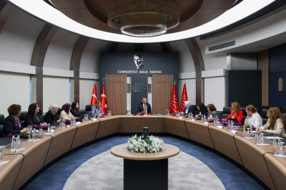 Özgür Özel, bazı siyasi partilerin kadın yöneticileriyle görüştü