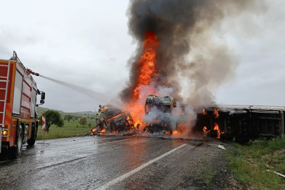 TIR'lar kafa kafaya çarpışıp alev aldı; şoförleri ağır yaralandı