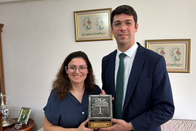 Türkiye’nin doktora yapan ilk işitme engelli bireyi olan Burak Uyanık ile eşi Gamze yılın ailesi seçildi