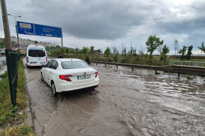 Zonguldak-İstanbul kara yolu su ile doldu, araç kuyrukları oluştu