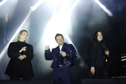 Şarkıcı Buray, Eskişehir Kültür Yolu Festivali'nde sahneye çıktı