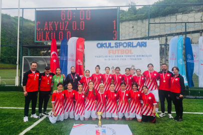İzmir'e yıldızlarda futbolda çifte şampiyonluk