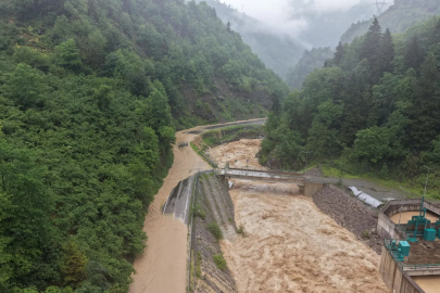 Giresun'da sağanak; dereler taştı, yol ulaşıma kapatıldı 