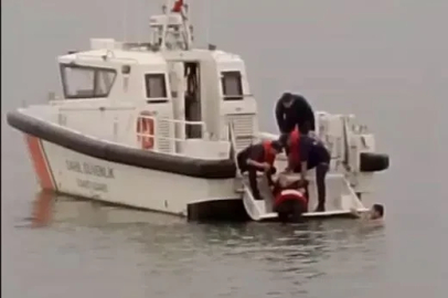 Denize atlayan kadını itfaiye eri kurtardı