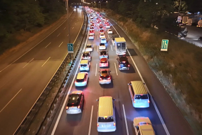 TEM Otoyolu Kocaeli geçişinde bayram dönüşü yoğunluğu 