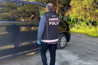 Kiralık araçta 225 bin sentetik hap ele geçirildi; 3 gözaltı