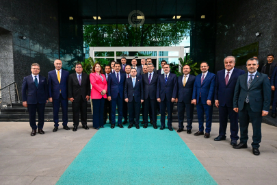 Bakan Gürlek, HSK üyeleri, birim amirleri ve bakanlık personeliyle bayramlaştı