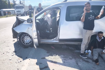 Mersin'de otomobil ile hafif ticari araç çarpıştı: 6 yaralı