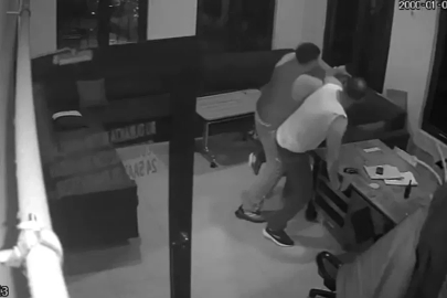 Bıçak ve sopalarla taksi durağına saldırdılar; 3 yaralı