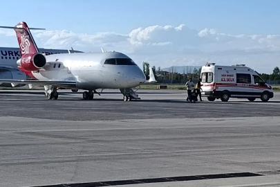 Van ve Muş'tan iki bebek, ambulans uçak ile İstanbul'a sevk edildi 