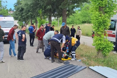 Kamyon ile kamyonet çarpıştı; 5 yaralı