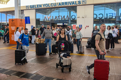 Antalya'ya 5 ayda hava yoluyla 3,5 milyon turist geldi