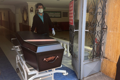 Sivas'ta KKKA şüphesiyle tedavi gören 2 çocuk annesi hayatını kaybetti