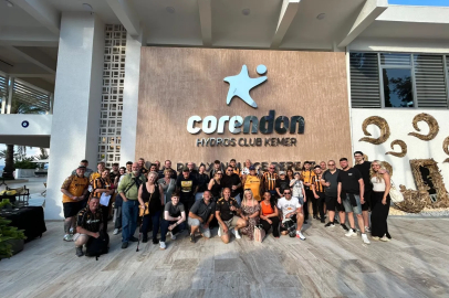 Hull City taraftarları tatil için Antalya’ya geldi