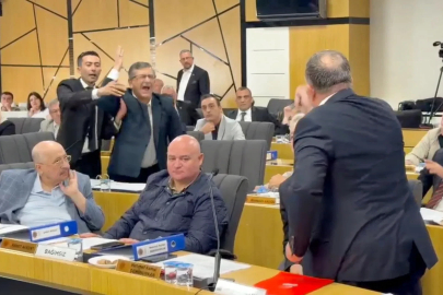 Afyonkarahisar Belediyesi'nde gergin meclis; üyeler arasında tartışma