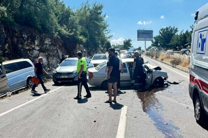 Bodrum’da otomobil ile minibüs çarpıştı: 6 yaralı