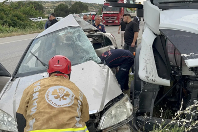 TIR ile çarpışan otomobilin sürücüsü yaralandı