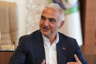 BAKAN ERSOY’DAN YENİ EVLENEN ÇİFTE SÜRPRİZ