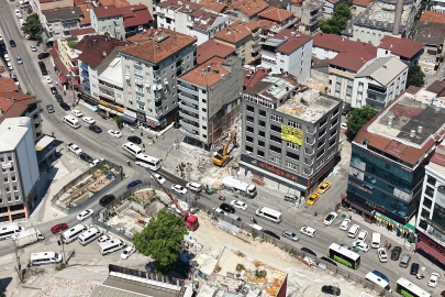 4 kişinin öldüğü çöken binanın çevresindeki yapıların yıkımına başlandı