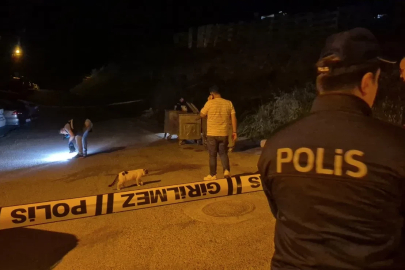 Motosikletle yaklaştığı kişiye ateş etti, mermiler bina ve otomobile isabet etti
