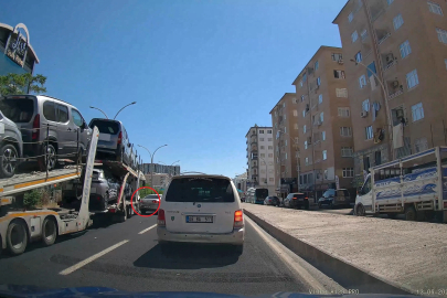 TIR şoförünün manevrası olası kazayı önledi; o anlar kamerada