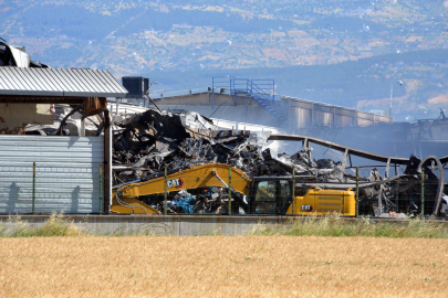 Kahramanmaraş’ta yanan fabrikadaki hasar, gün ağarınca ortaya çıktı