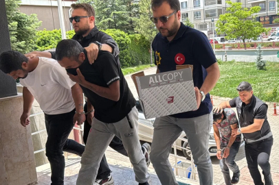 Otomobilin vites körüğünde uyuşturucu sevkiyatı; 2 tutuklama 