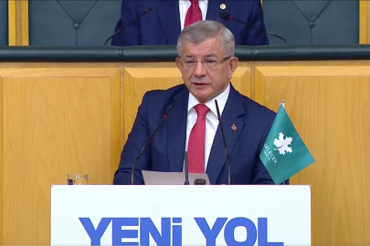 Davutoğlu: Türkiye'de ahlakını ve aklını kaybeden siyaset ortamı var