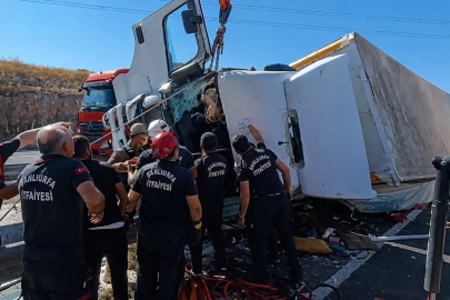 Şanlıurfa'da devrilen TIR'ın şoförü ağır yaralandı