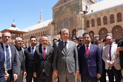Bakan Memişoğlu, Emevi Camii'nde cuma namazını kıldı