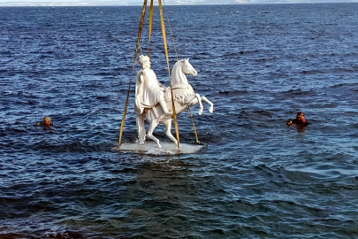 Saros Körfezi’nde dalış okulu açıldı, suya heykeller batırıldı