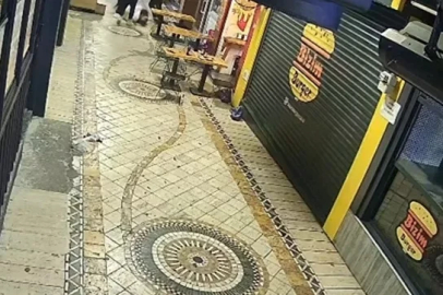 Yoldan geçen mühendisin önünü kesip dövdüler; olay kamerada