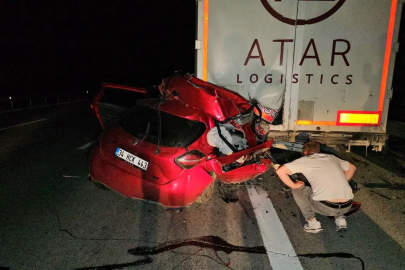 Park halindeki TIR'a arkadan çarpan otomobilin sürücüsü öldü