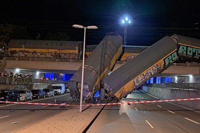 Almanya'da iki yük treni çarpıştı: 1 ölü