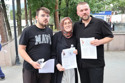 Anne ve iki oğlu aynı okulda üniversite sınavına girdi