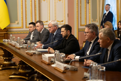 Zelenskiy: Rus tarafıyla müzakere turlarının yeniden başlayacağını düşünüyorum